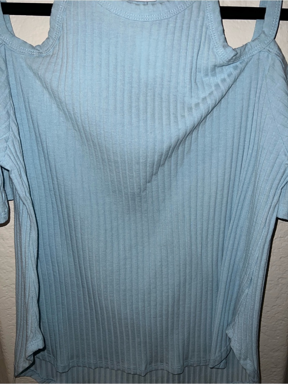 Cut Out Ribbed Cold Shoulder Top - Picture 4 of 5